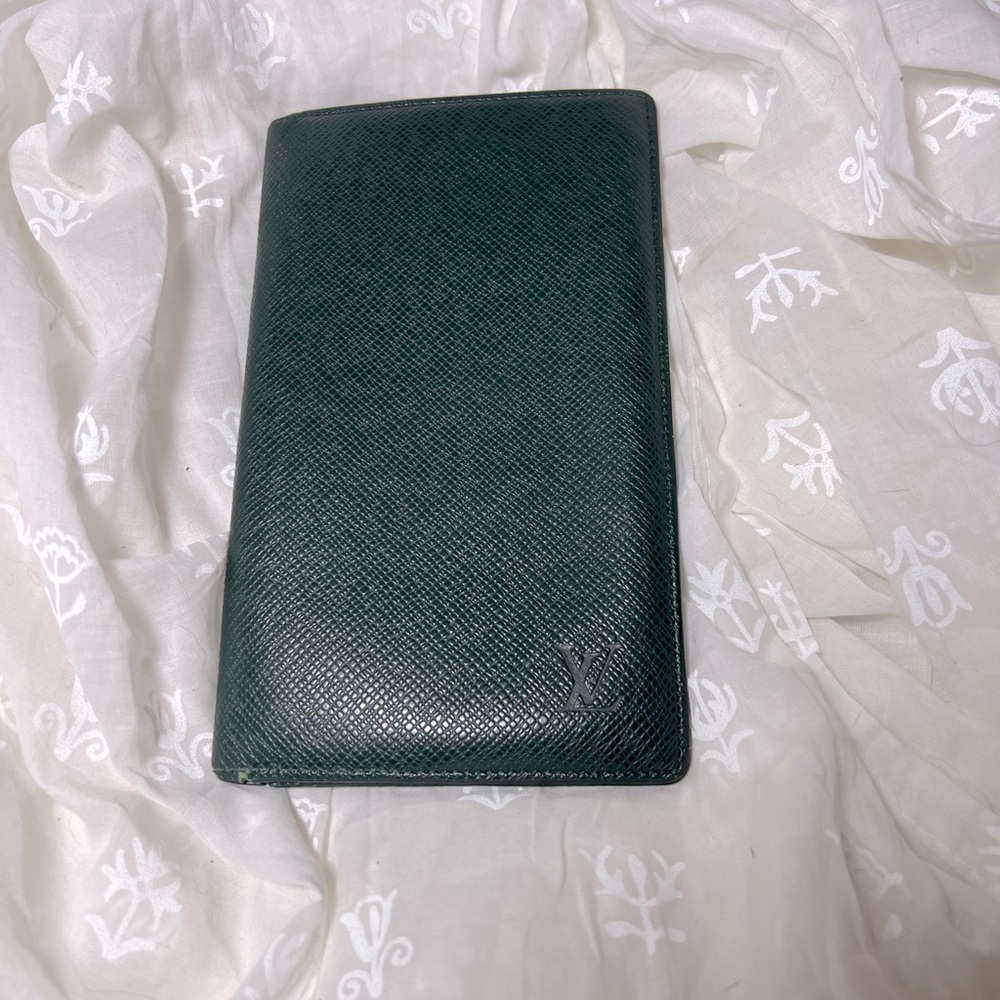 Vintage LV TAIGA LONG  Bifold WALLET Deep Green Leather